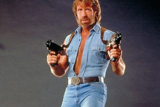 (Chuck Norris) — “Diga aos processos, que quem manda aqui sou eu”