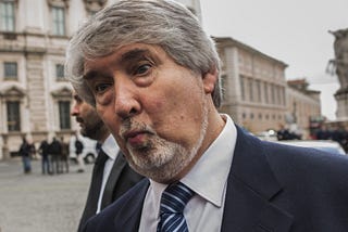 Caro ministro, levati dai piedi!