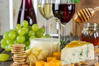 A Guide To Pairing Crackers And Cheese With Wines