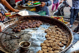 “Lucknow Bites: A Tasty Tour for Food Enthusiasts”