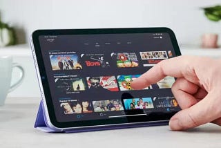 Publicidades, deportes y nuevos formatos: los límites entre el streaming y la TV lineal, cada vez…