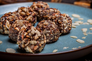 15-Minute Keto Protein Balls with Chocolate & Almond Butter (only 12g of Carbs)