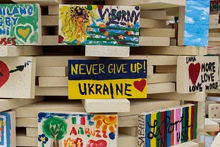 A sign that says ‘Never give up! Ukraine’ rests among other positive messages.