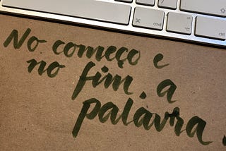 No começo e no fim, a palavra.