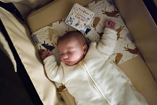 When should you start reading to your baby? The benefits of reading to a baby.