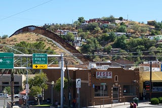 Ambos Nogales: density differential to economic disparity