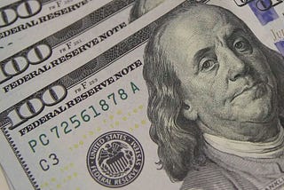 O Dólar como Instrumento de Poder Global: Entre Economia e Geopolítica