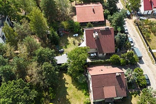 FlyXpress.pl — Profesjonalne Nagrania i Zdjęcia z Dronów w Warszawie, Okolicach i na Całym Świecie