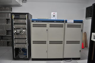 Picture of the VAX minicomputer in a computer room.