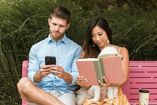 a man scrolling though his girlfriend’s phone