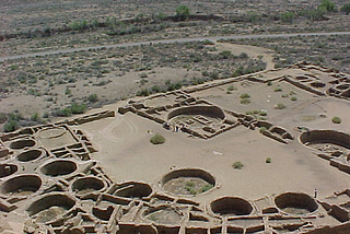 Photo of the ruins of Pueblo Bonito from above.
