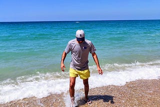 Embracing the beach life with my Detroit Tigers cap and NBA shirt. Amizur Nachshoni