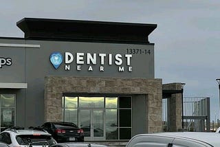 A dentist office with the logo, “DENTIST NEAR ME”
