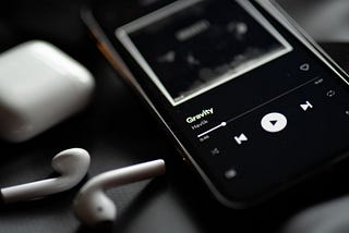 Musik-Streaming — Gratiskultur und intransparente Algorithmen schaden Künstlern