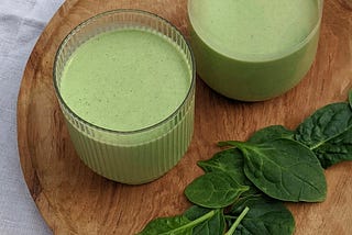 Banana and spinach green smoothie