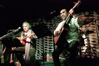 García y González: Tan sólo se trata de cantar, de tocar, de jugar, sin olvidar