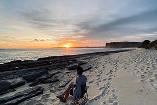 Pantai nun Megah: Kepada ia yang mencumbu samudra