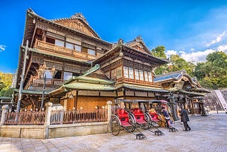 The main public bathhouse in Dōgo Onsen is known as Dōgo Onsen Honkan and recently underwent renovations lasting about five and a half years. On the second floor, there are many tatami rooms for customers to relax after taking a long bath in either Kami-no-Yu or Tama-no-Yu. For the wealthy, there is also a private “Soaring Room” available.