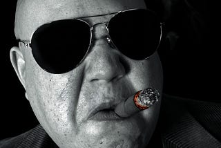 How to Spot a Hollywood Con Man