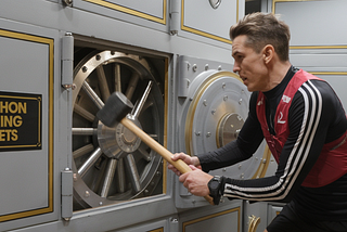 How To Run Without Injuries; New Breakthroughs In Drinks & Gels; Secrets Of Marathon Training