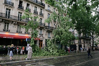 The Enduring Spell of Visual Tension on the Streets of Paris