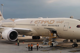 A 787 Dreamliner headed for Abu Dhabi in great style | VFR #007