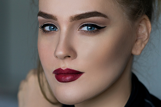 How To Make Full-Face Makeup For A Flawless Look