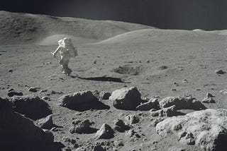 Panorami lunari e un’insolita congettura sull’origine della Luna / La fine dei mondi