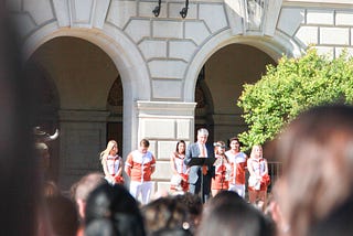 UT President Fenves Leads Students Towards Graduation