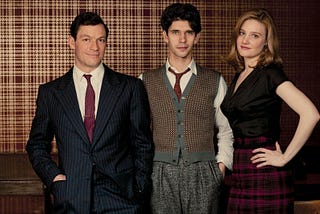 les 3 acteurs principaux de la série britannique The Hour