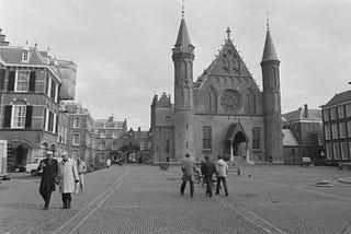 Niet links of rechts maar open of gesloten