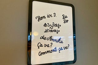 Examples of words and sentences from this blog post, e.g. “Hon är 3.”