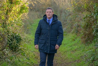 Crítica: ‘Los crímenes de Pembrokeshire’, pasión contenida para corregir el pasado