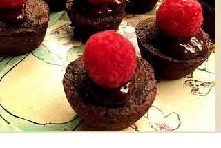 Mini Dessert Brownies with Raspberries — Desserts — Brownie