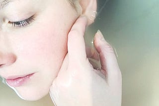 HOW TO LAYER SKINCARE PRODUCTS