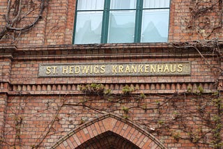 One Of The Few Words I Know In German is Krankenhaus