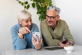 Best Smartphones for Seniors in 2025 — Simple, Smart & Reliable