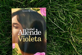 Violeta, Isabel Allende, Feltrinelli, 2022