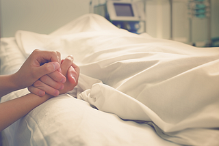 End-of-Life Care: Recognizing 10 Signs of Dying