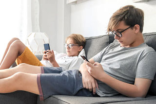 How to Safeguard Your Teenager’s Online Experience