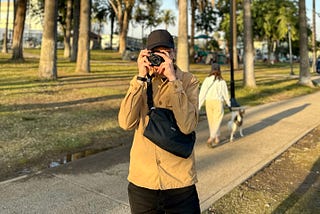 Person wearing Bellroy Lite Sling in slate color