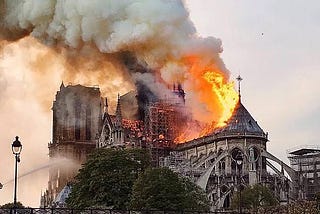 Notre Dame’ın Kamburu Ağırlaşıyor…