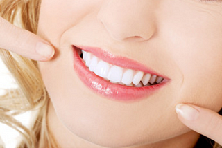 Reasons to Have Teeth Whitening Done by a Professional