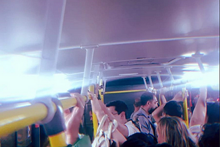 “Um ônibus cheio ainda é melhor que um coração vazio.”