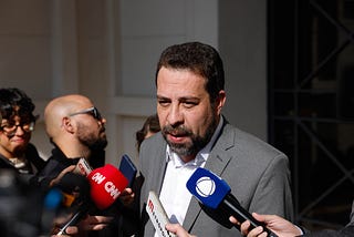 Em meio a ataques, Boulos propõe revisar contratos e reformular Plano Diretor