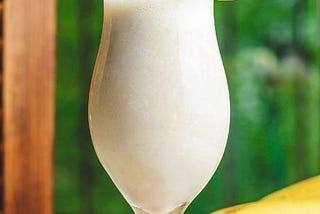 Cocktail with platanos — Recipe
