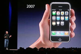 The Ingenious Reason Behind the 9:41 Time in Apple’s iPhone Ads
