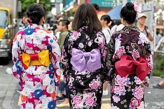 Easy-to-wear Kimonos with Japanese and Western Combination