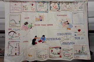 Recorrimos “Reencuentros para tejer la vida y los afectos” en la Real Fábrica de Tapices.