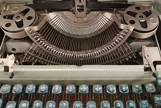 An antique typewriter